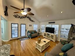 Pet-Friendly Ocean Lakes Cottage | Limo Golf Cart | King Bed | Sleeps 6 - Image 4