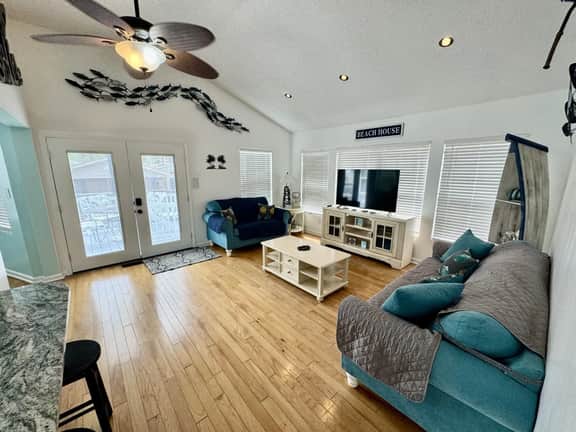Pet-Friendly Ocean Lakes Cottage | Limo Golf Cart | King Bed | Sleeps 6 - Image 2
