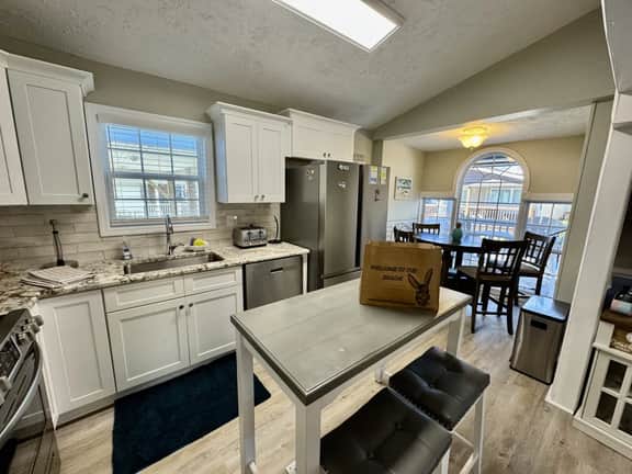 Dog-Friendly Ocean Lakes Beach Cottage | Golf Cart | Sleeps 6 | Myrtle Beach - Image 4