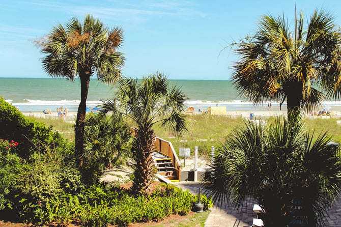 Three-bedroom beach houses for a show-night trip